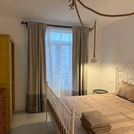 Flores Garden Pool Side And Sea View Апартамент