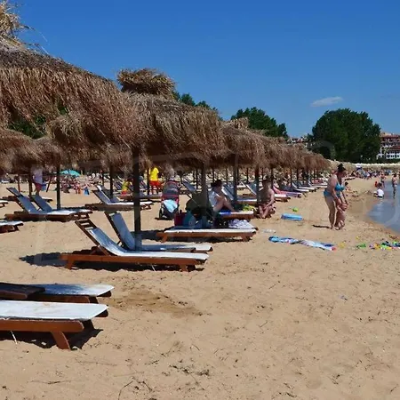 Flores Garden Pool Side And Sea View Апартамент *