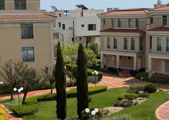 Flores Garden Pool Side And Sea View Chernomorets