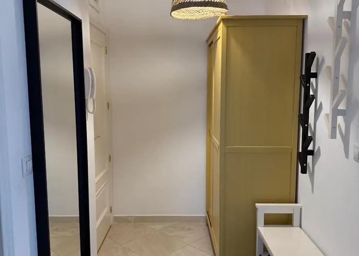 Flores Garden Pool Side And Sea View דירה